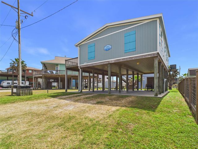 905 Meynig Drive, Crystal Beach, TX 77650