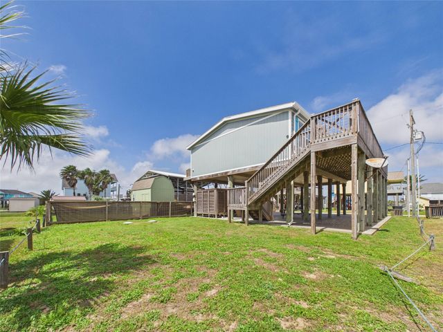 905 Meynig Drive, Crystal Beach, TX 77650