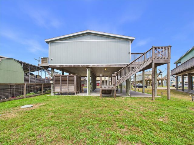 905 Meynig Drive, Crystal Beach, TX 77650