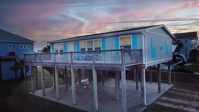 905 Meynig Drive, Crystal Beach, TX 77650