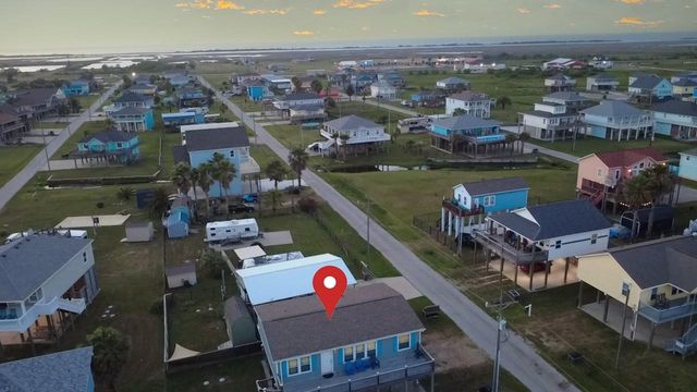 905 Meynig Drive, Crystal Beach, TX 77650
