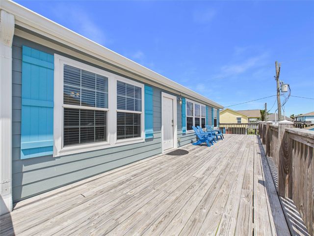 905 Meynig Drive, Crystal Beach, TX 77650