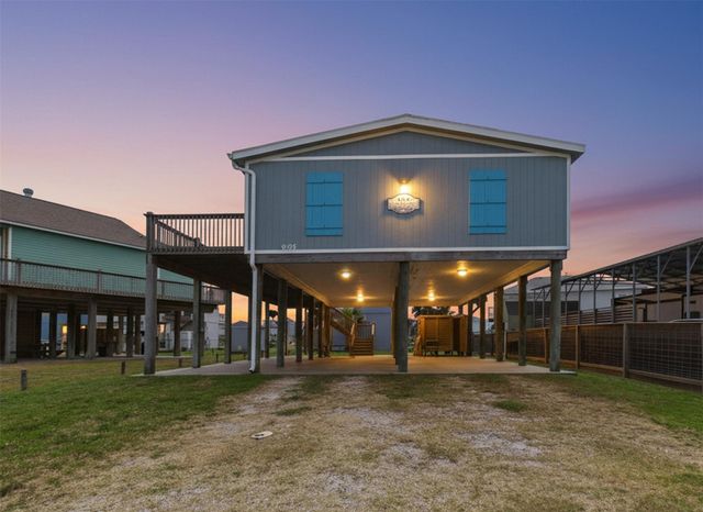 905 Meynig Drive, Crystal Beach, TX 77650