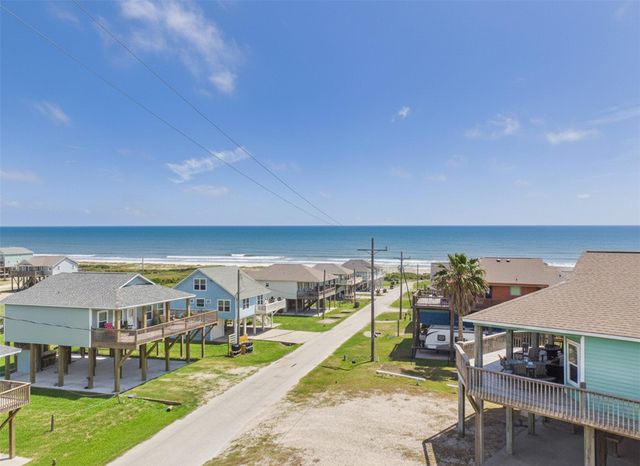 905 Meynig Drive, Crystal Beach, TX 77650