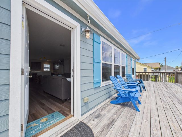 905 Meynig Drive, Crystal Beach, TX 77650