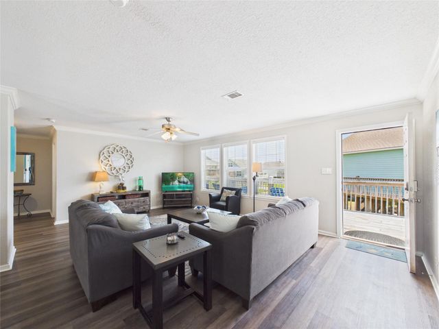 905 Meynig Drive, Crystal Beach, TX 77650
