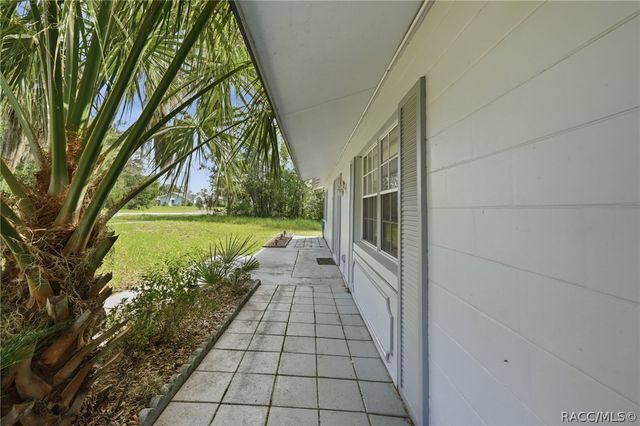 2360 W Eric Drive, Citrus Springs, FL 34434