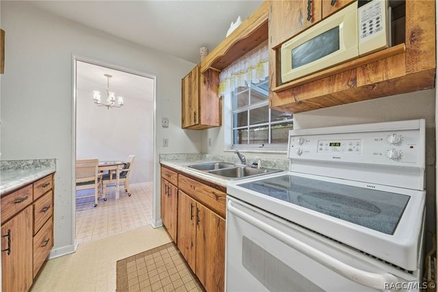 2360 W Eric Drive, Citrus Springs, FL 34434