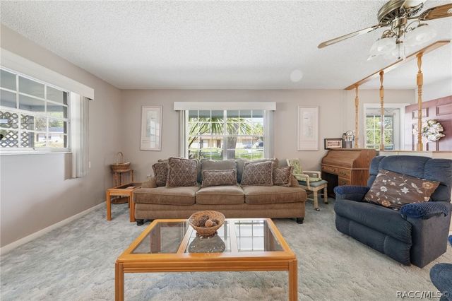 2360 W Eric Drive, Citrus Springs, FL 34434