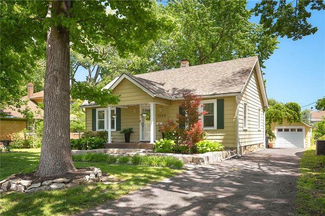 7709 Santa Fe Drive, Overland Park, KS 66204