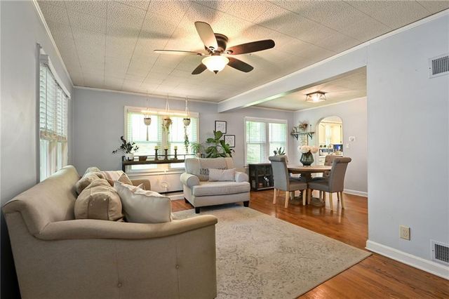 7709 Santa Fe Drive, Overland Park, KS 66204