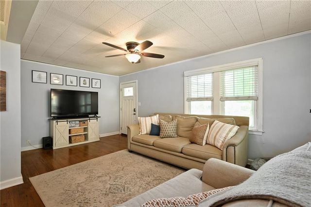 7709 Santa Fe Drive, Overland Park, KS 66204