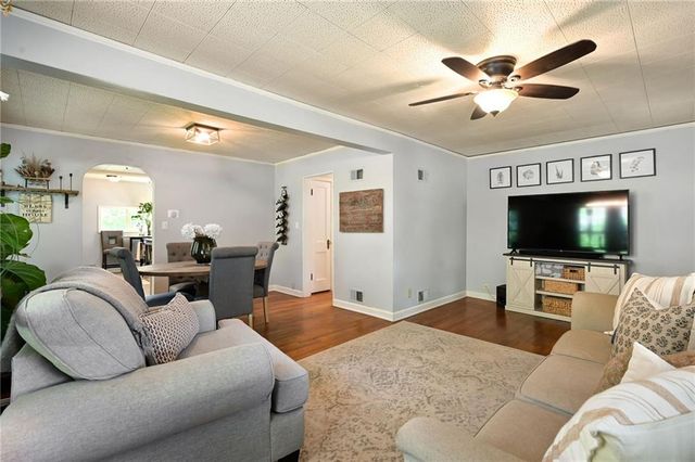 7709 Santa Fe Drive, Overland Park, KS 66204