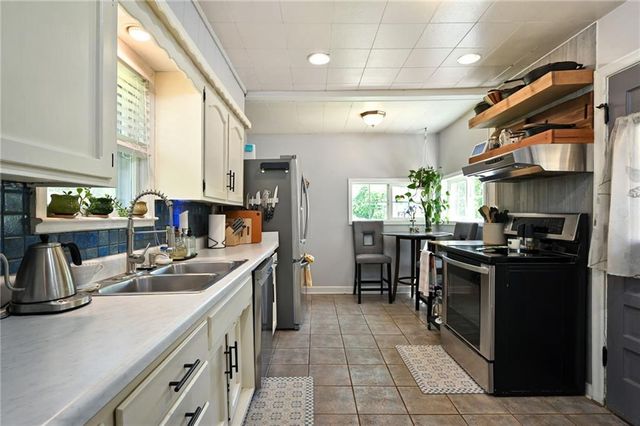 7709 Santa Fe Drive, Overland Park, KS 66204