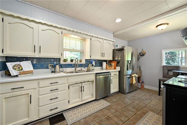 7709 Santa Fe Drive, Overland Park, KS 66204