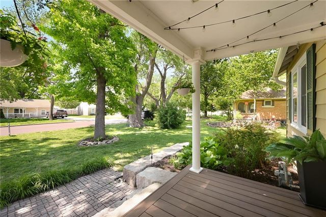 7709 Santa Fe Drive, Overland Park, KS 66204