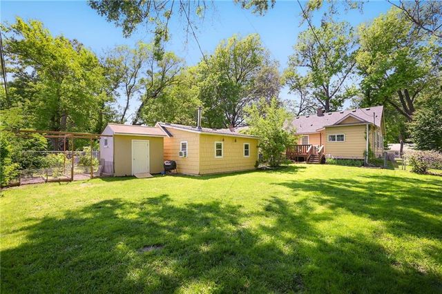 7709 Santa Fe Drive, Overland Park, KS 66204