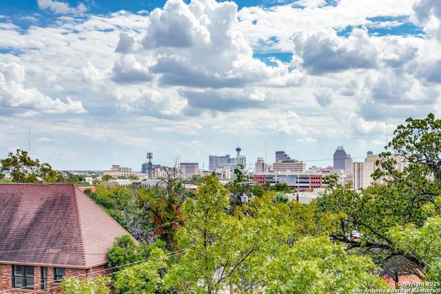 305 W ASHBY PL, San Antonio, TX 78212