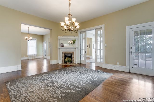 305 W ASHBY PL, San Antonio, TX 78212