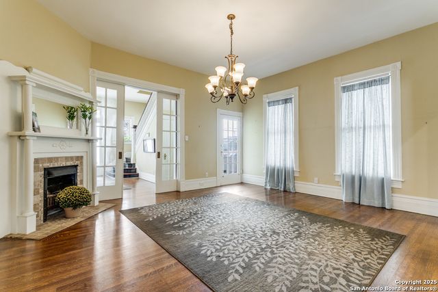 305 W ASHBY PL, San Antonio, TX 78212