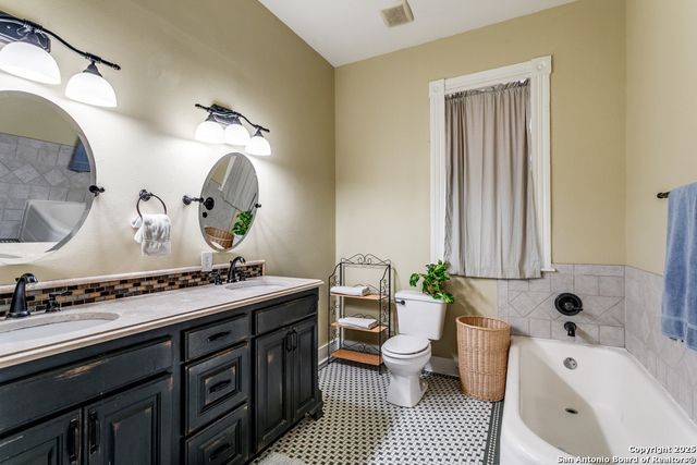 305 W ASHBY PL, San Antonio, TX 78212