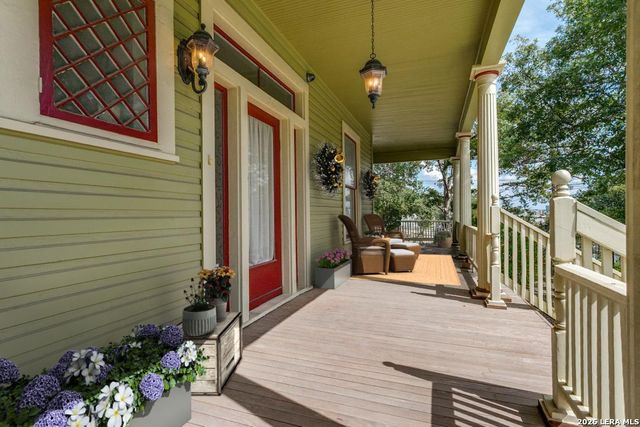 305 W ASHBY PL, San Antonio, TX 78212