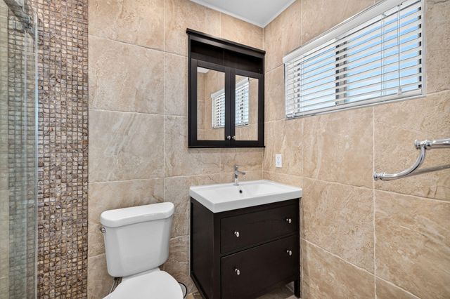 1858 NE 34TH Street, Oakland Park, FL 33306