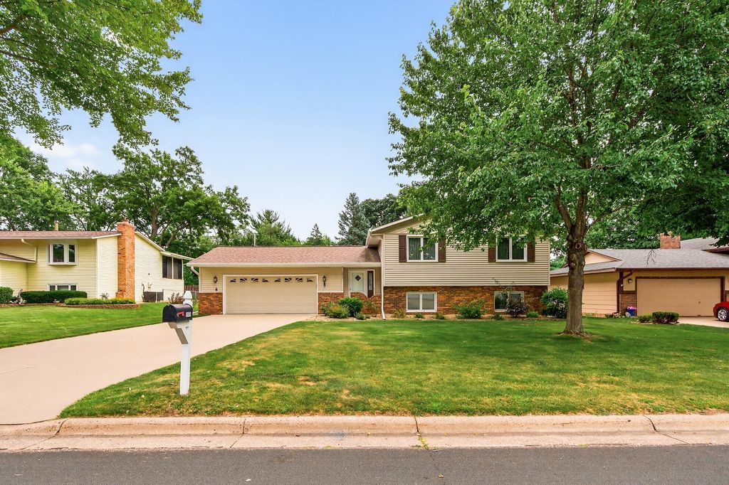 7575 Mckinley Street NE, Fridley, MN 55432