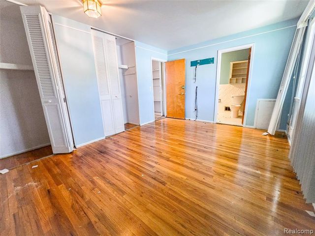 19942 Vernier Road, Harper Woods, MI 48225