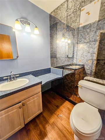 19942 Vernier Road, Harper Woods, MI 48225