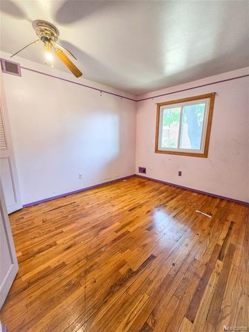 19942 Vernier Road, Harper Woods, MI 48225
