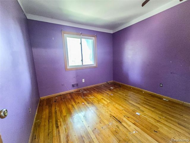 19942 Vernier Road, Harper Woods, MI 48225