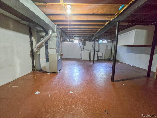 19942 Vernier Road, Harper Woods, MI 48225