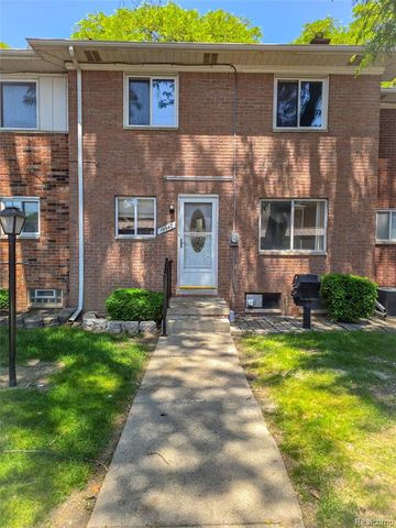 19942 Vernier Road, Harper Woods, MI 48225