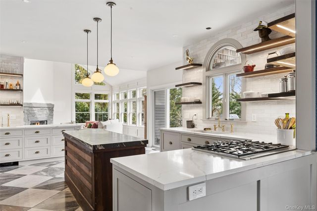 4 Glynn Drive, Shelter Island, NY 11964