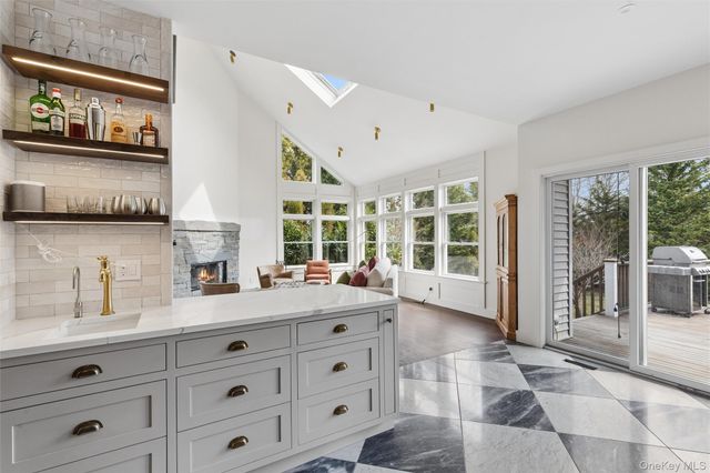 4 Glynn Drive, Shelter Island, NY 11964