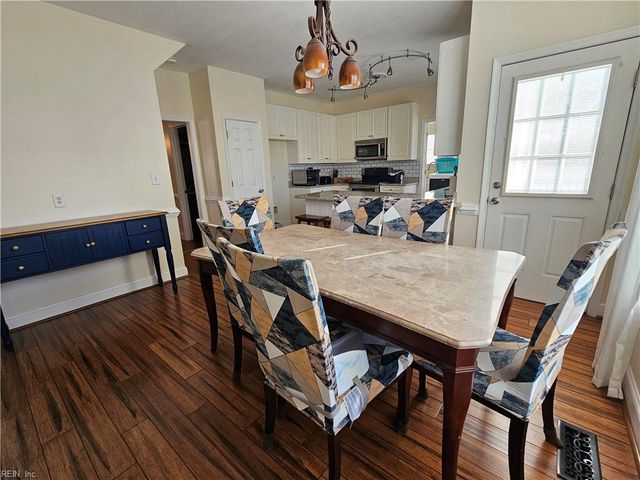 1302 Sasparilla CT, Chesapeake, VA 23320