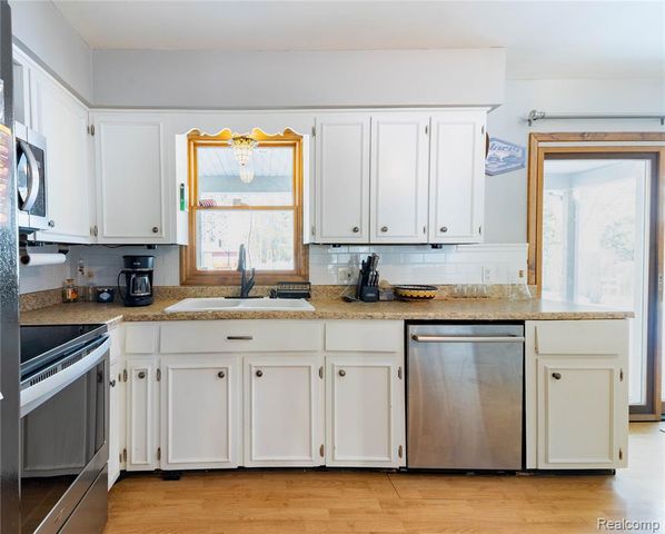 5942 Bluebush Road, Monroe, MI 48162