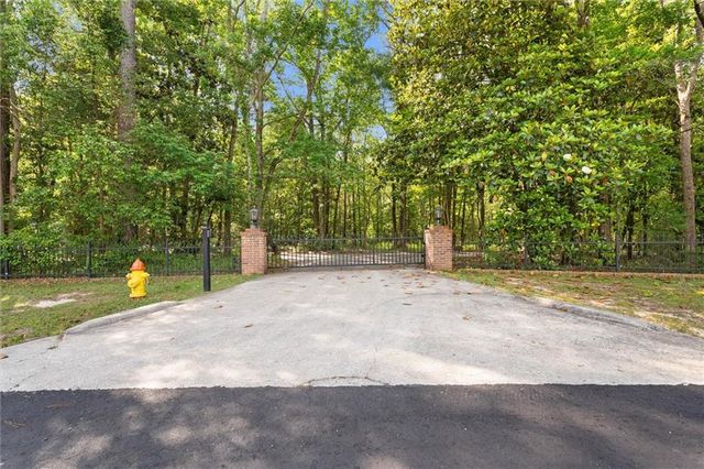 2637 Robin Hood Drive, Mobile, AL 36605