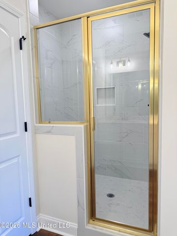 6104 Hickory Point Drive, Walls, MS 38680