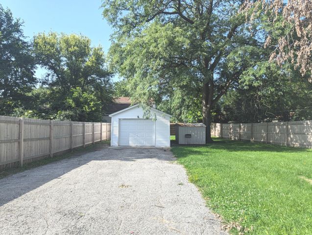 2055 Magnolia Road, Homewood, IL 60430