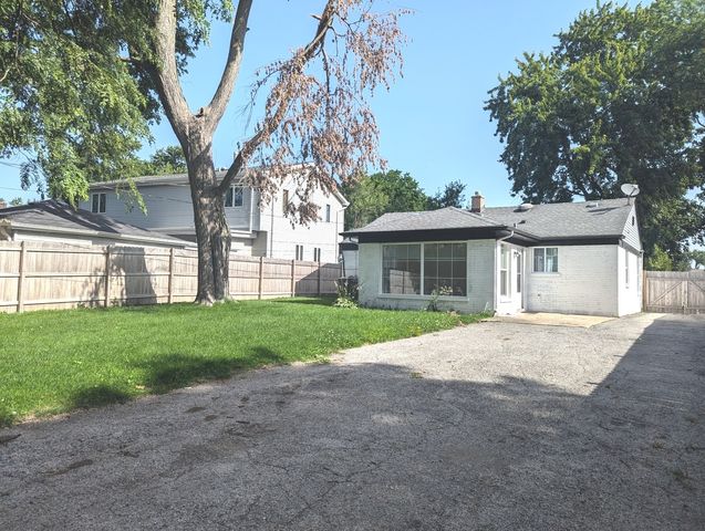 2055 Magnolia Road, Homewood, IL 60430