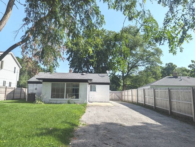 2055 Magnolia Road, Homewood, IL 60430