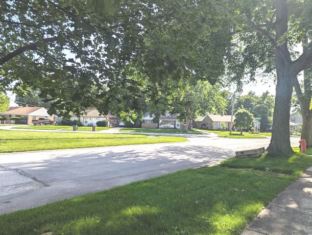 2055 Magnolia Road, Homewood, IL 60430