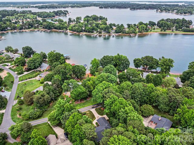 4359 Lake Shore Road N, Denver, NC 28037