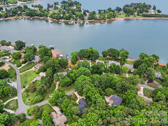 4359 Lake Shore Road N, Denver, NC 28037