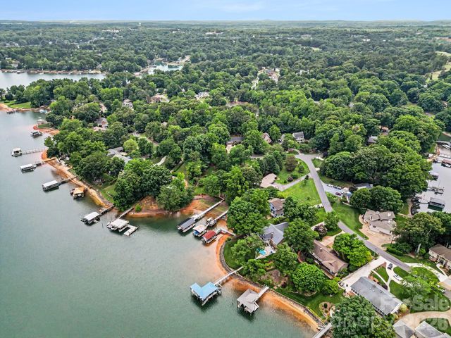 4359 Lake Shore Road N, Denver, NC 28037