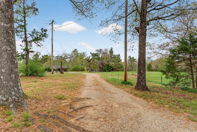 700 N REID HOOKER RD N, Eads, TN 38028