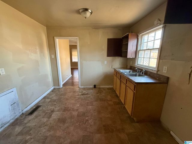 1749 CLEBURN AVENUE, Birmingham, AL 35211