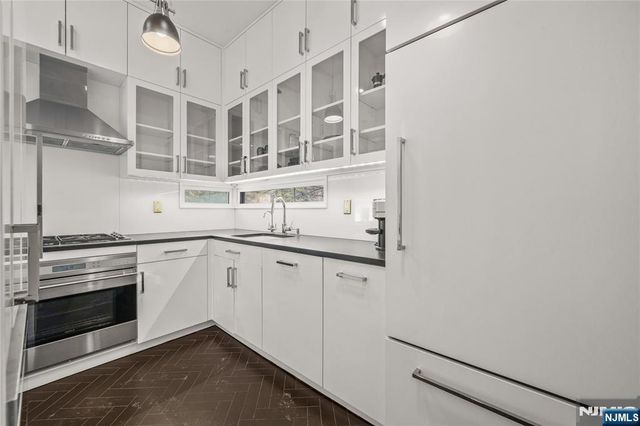 451 Mountain Avenue, North Caldwell, NJ 07006